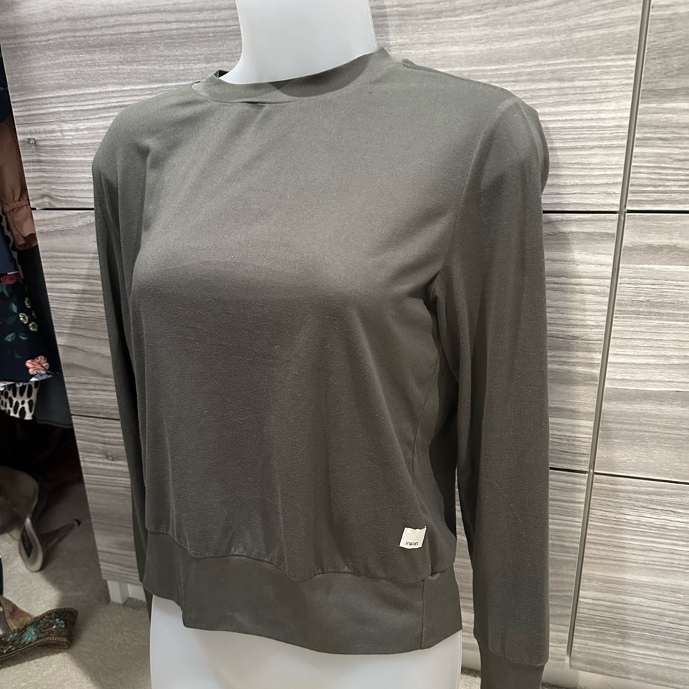Vuori Womens Daydream Athletic Crewneck long sleeve top, size XS